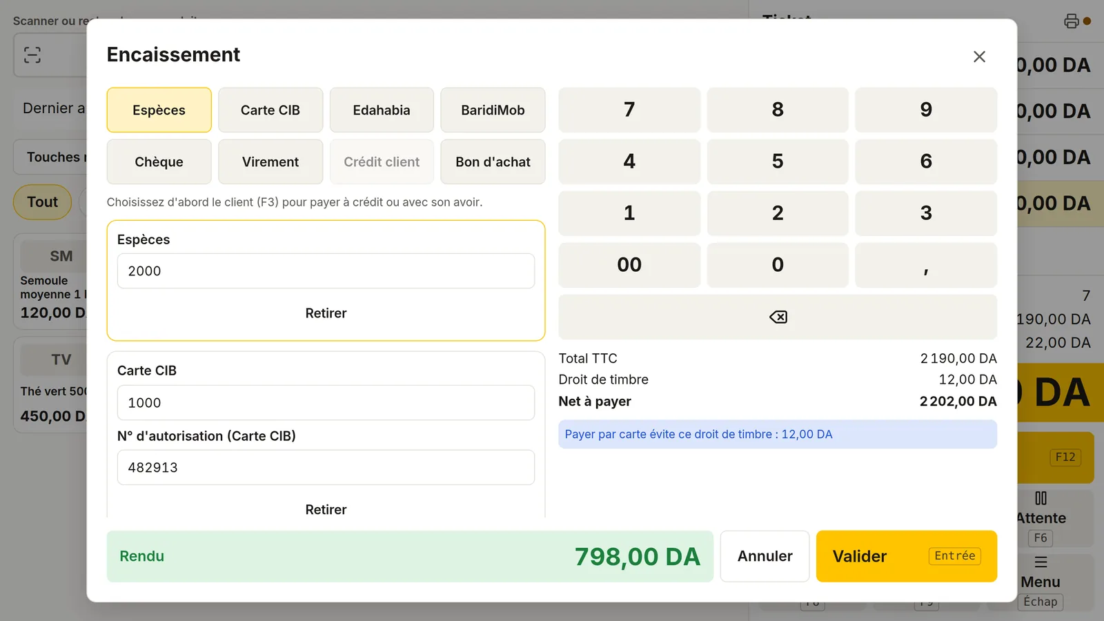 Fenêtre d'encaissement de DZBuild POS : une partie du ticket payée par carte CIB, le droit de timbre seulement sur la part en espèces, et le rappel que payer par carte évite ce droit
